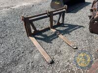Richard Thompson, Aghadowey Farm Dispersal Sale - Set of pallet toes on euro brackets