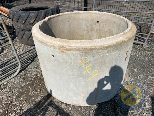 Richard Thompson, Aghadowey Farm Dispersal Sale - Approx 4ft concrete ring
