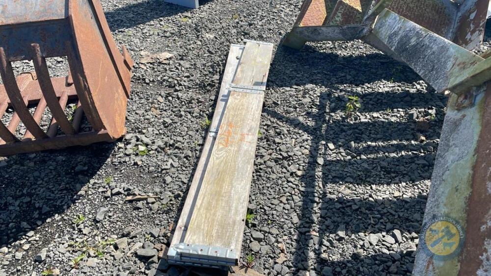 2 Wooden trailer sides