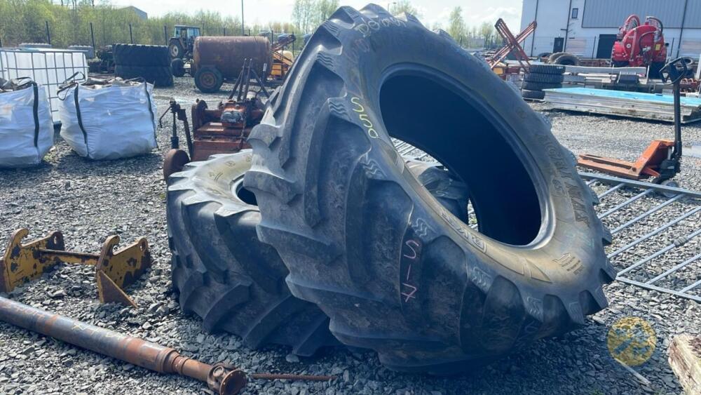 2x 650/65R38 BKT Tyres
