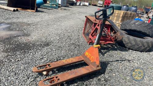 Pallet truck