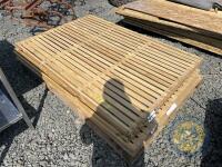 Pallet of 4 fence panels - 3
