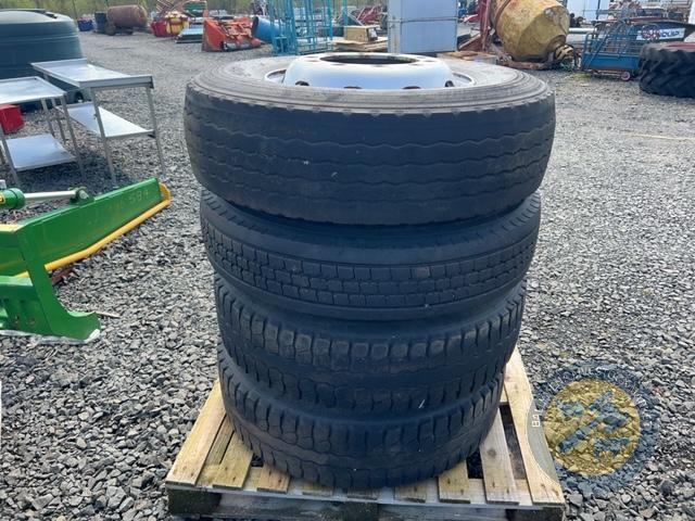 295/80R22.5 tyres and rims x4