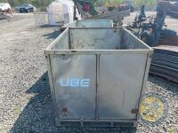 2x collapsable metal boxes - 2