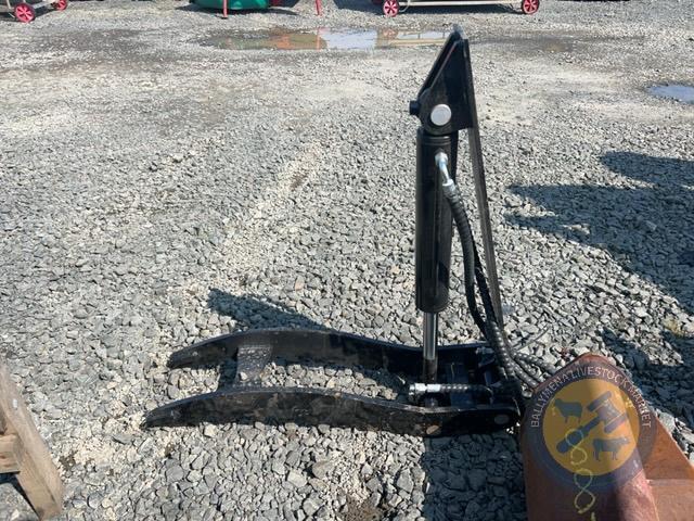 Hydraulic thumb for 6-8tn digger
