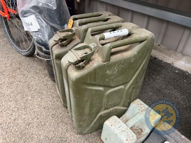 2x jerry cans