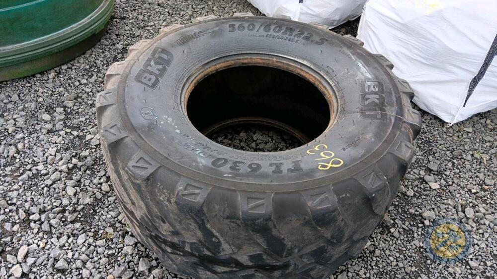560/60/R22.5 tyre