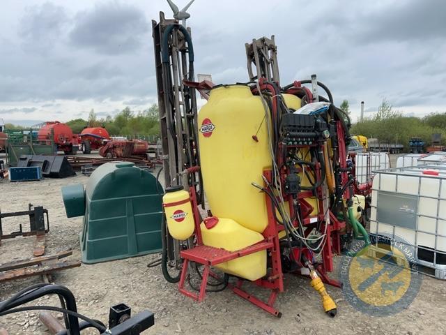 1200L Hardi sprayer with 15m galvanised hydraulic vertical folding booms electric controls, induction tank low drift red nozzles
