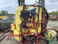 1200L Hardi sprayer with 15m galvanised hydraulic vertical folding booms electric controls, induction tank low drift red nozzles - 4