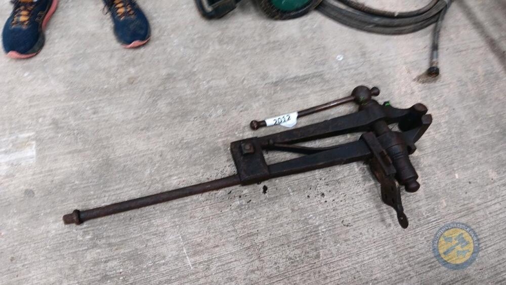 Richard Thompson, Aghadowey Farm Dispersal Sale - Blacksmiths vice