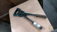 Hoof trimmers