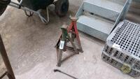 Richard Thompson, Aghadowey Farm Dispersal Sale - 2x axle stands