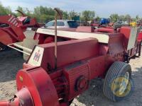 International 440 baler - 3