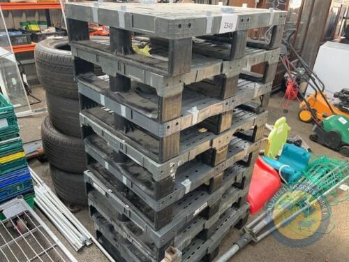 Lot of plastic pallets