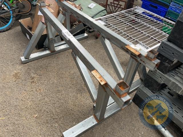 2x metal stands