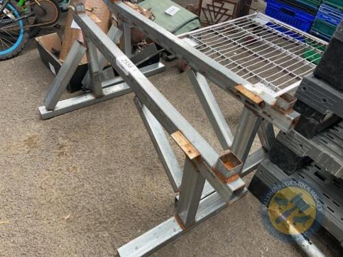 2x metal stands