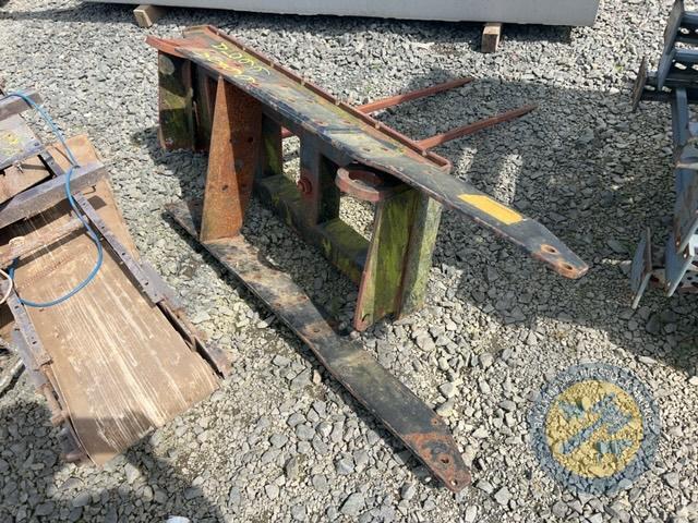 Frame for front linkage for Ford 7810