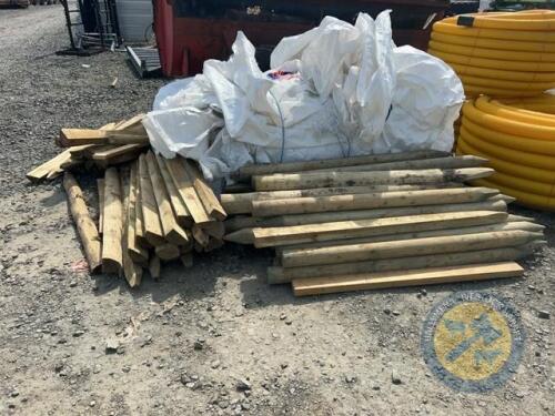 Reps of Ian Simpson Deceased, Ballymena - Approx 80x lengths of 5ft & 6ft posts & split posts