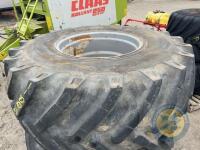 305/R32 10 stud tyres & rims - 2