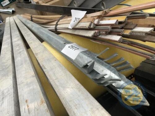 5x galvanised fence bars