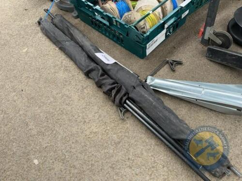 2x packets of display rod stands