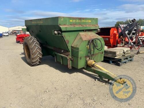 1300 dual spreader side discharge
