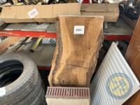 2x planks of wood