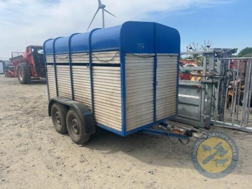 10x5 Armour cattle trailer lights gates, chequered plate flooring blue roof