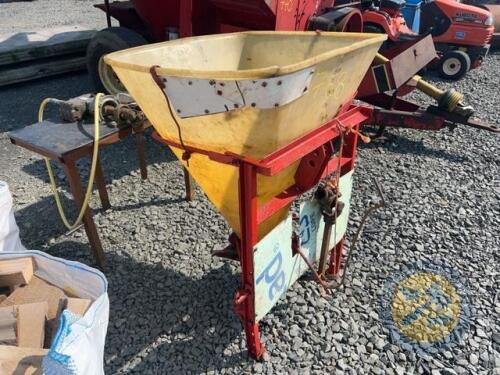 Teagle fertiliser sower with shaft