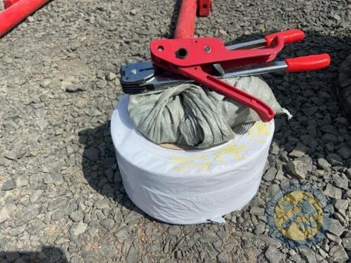 Strapping kit with 1000 staples & 3000ft of strapping & 2x guns