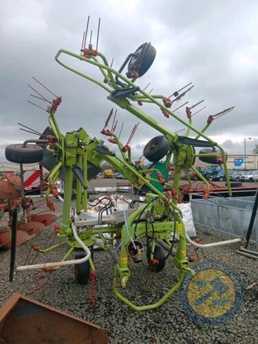 Claas 800 tedder