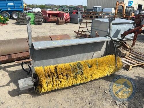 Road brush