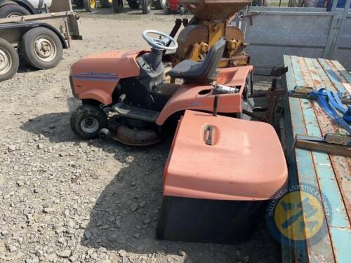 Ride on lawnmower