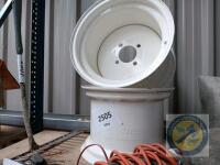 2 Vlukon white rims