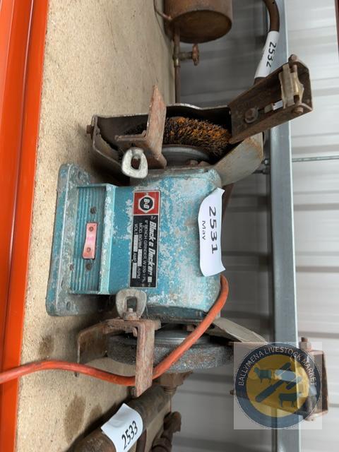 bench grinder (black & decker)