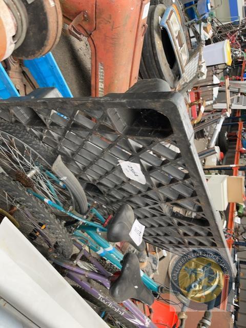 plastic pallet
