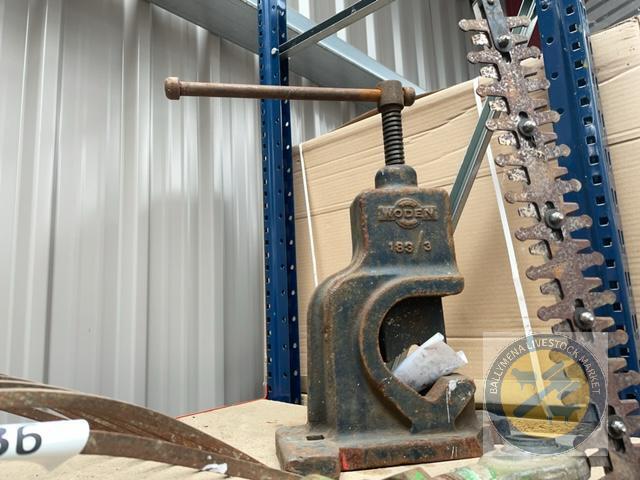 wooden pipe vice