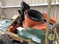 2x box lots of garden pots - 3