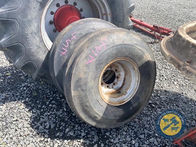 2 Tyres & Rims front tractor wheels 11.00-16