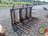 10ft Buckrake JCB brackets one broken - 5