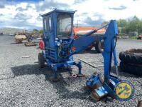 Smalley 5 series 3 2500kg excavator, diesel engine, starts & runs. Comes with 2 buckets 12" &36" handle in office - 6