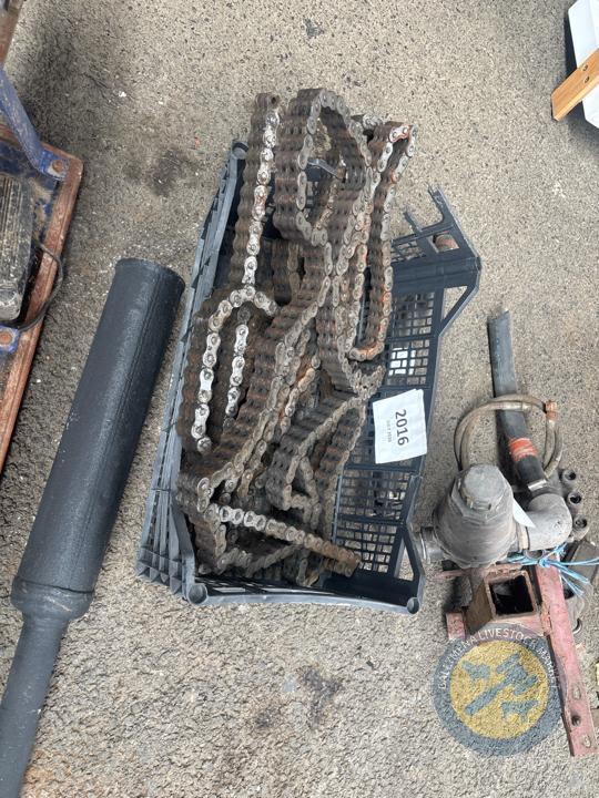 Box lot heavy chains