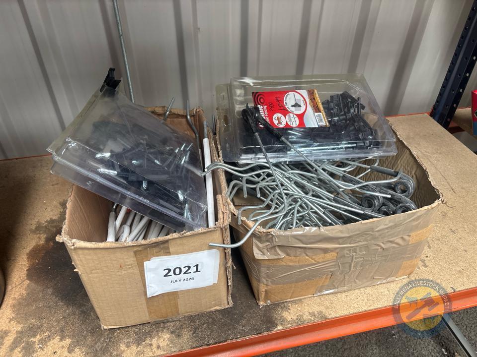 2x boxes of hot line fencer pegs