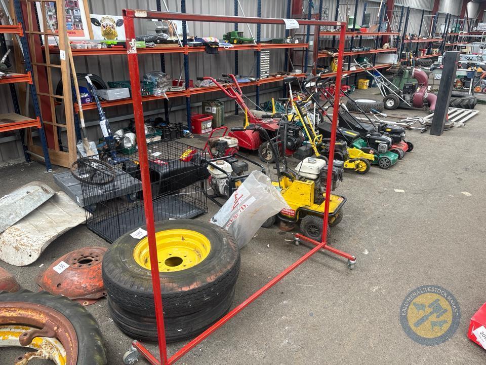 Spray rail on 4 castoers