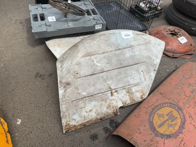 pair of ford 4000 mudgaurds