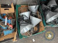 4x heat lamps