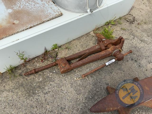 Black smith leg vice