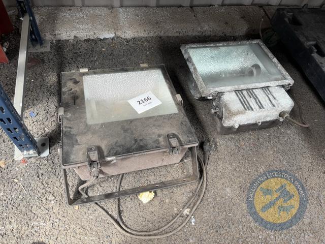 2x yard lights