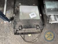 2x yard lights - 2