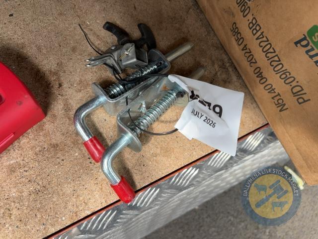 4 trailer door catches